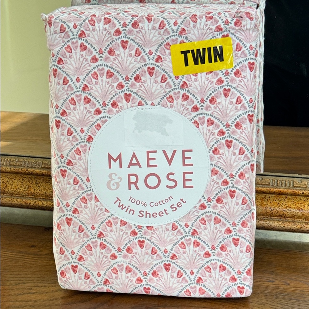 Maeve & Rose Twin Sheet Set. 100% Cotton. - Picture 2 of 12